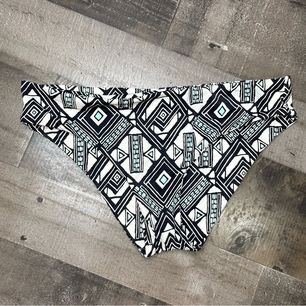 Victoria’s Secret Geometric Design Bikini Bottom size Medium